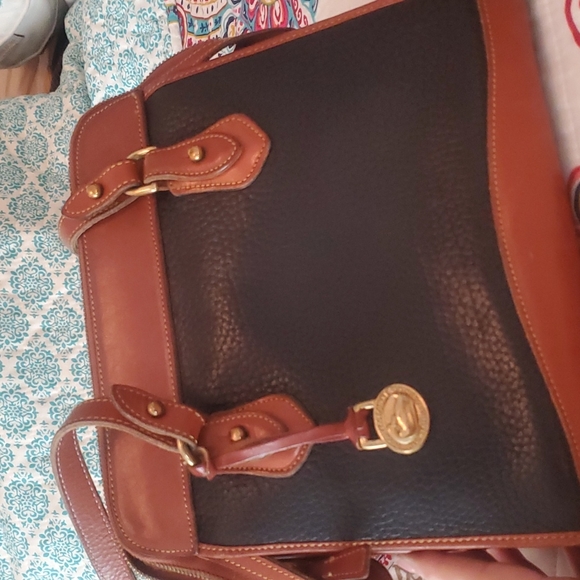 Dooney and Burke Hanbag - Picture 3 of 6